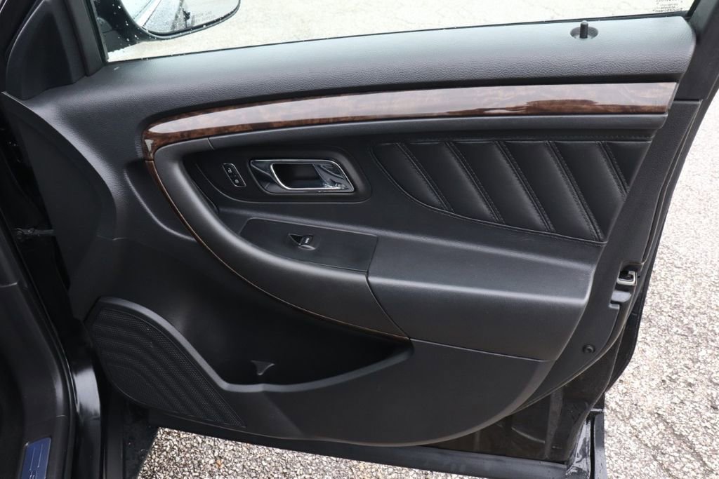 Used 2015 Ford Taurus Limited FWD image 37