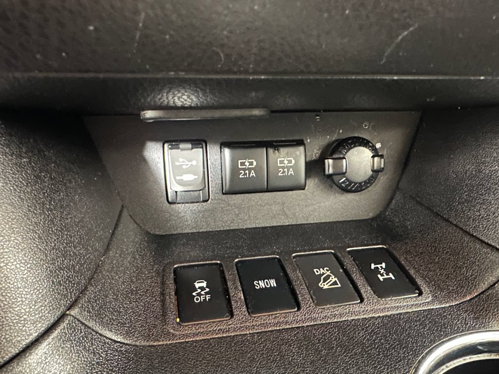Used 2018 Toyota Highlander XLE AWD/4WD image 34