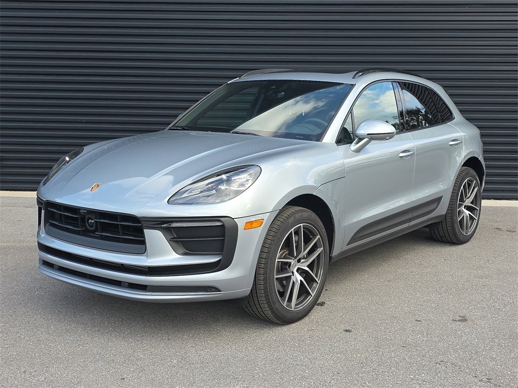 Used 2025 Porsche Macan image 1