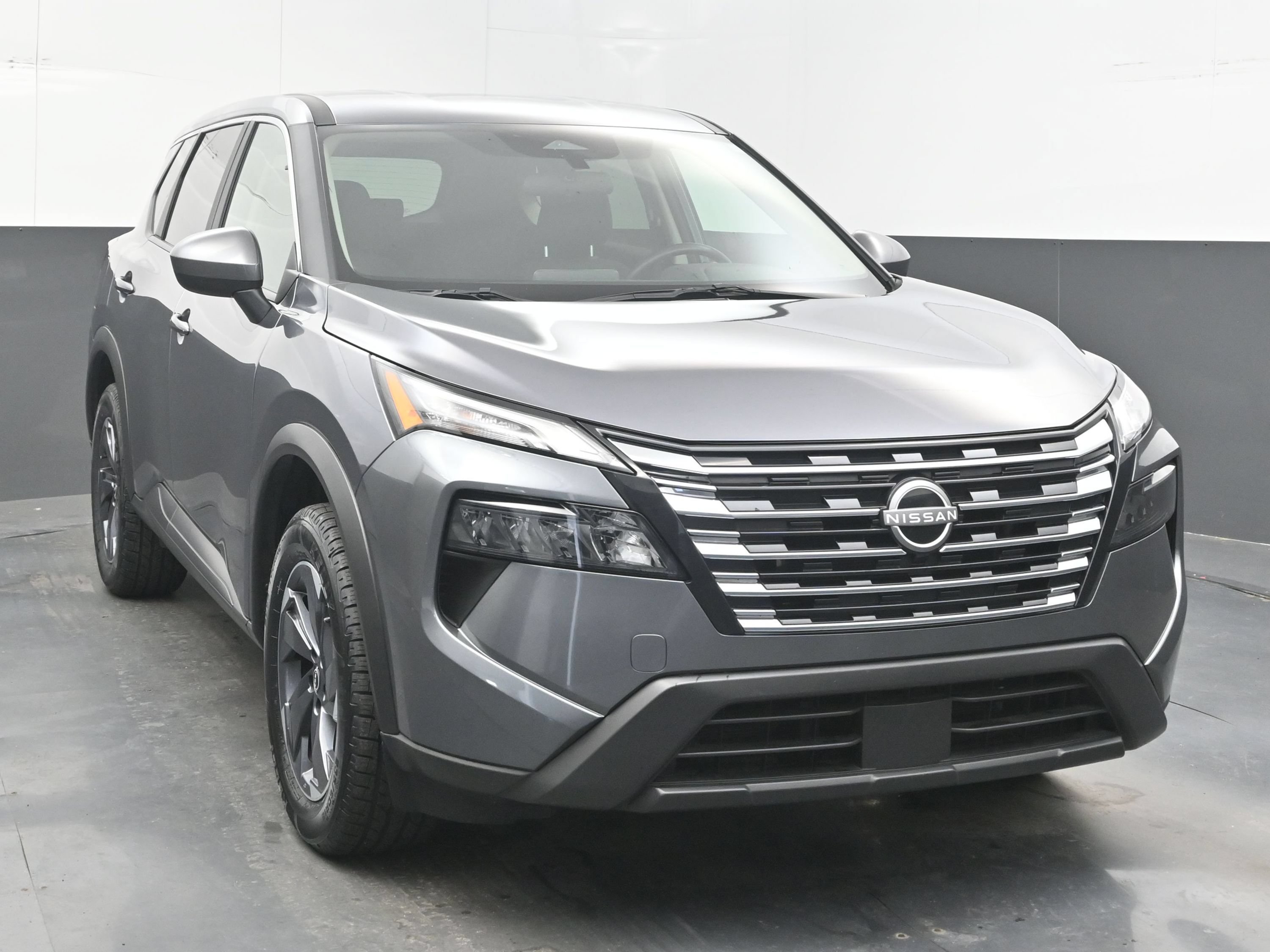 Used 2025 Nissan Rogue SV FWD image 3