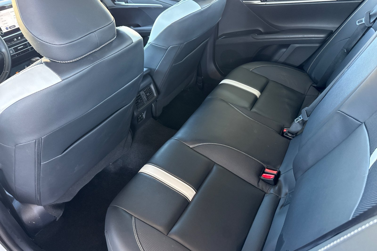 Used 2025 Toyota Camry SE FWD image 6