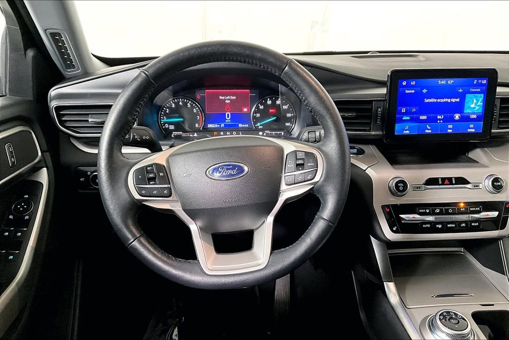 Used 2023 Ford Explorer XLT w/ Equipment Group 202A image 5