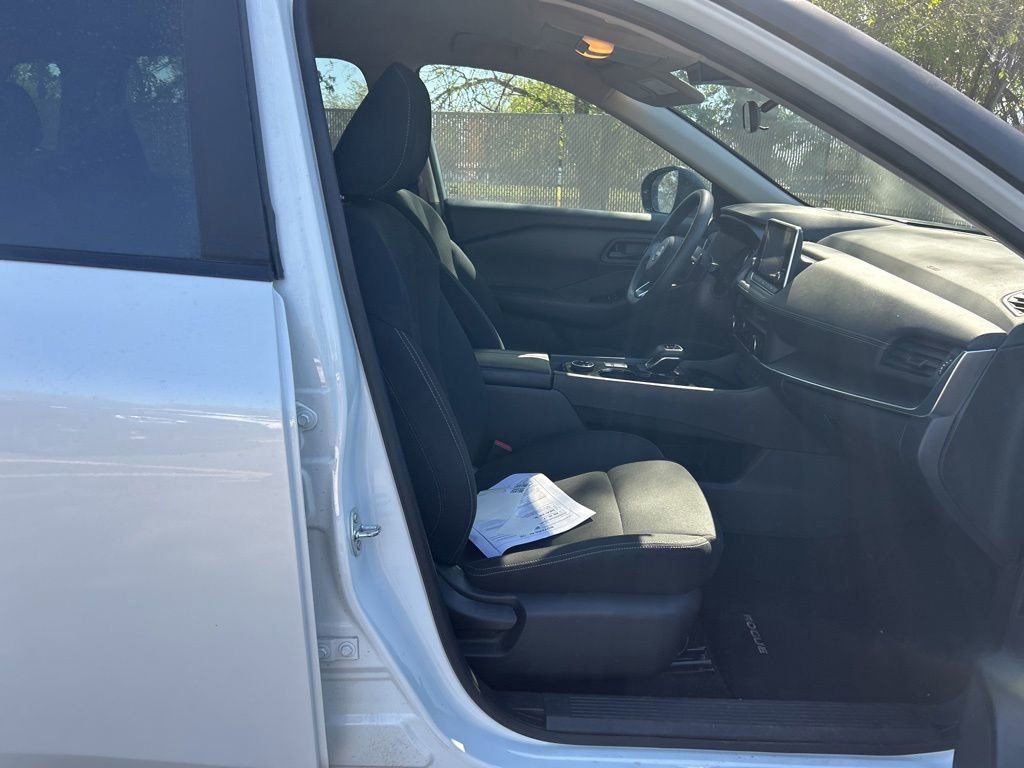 Used 2024 Nissan Rogue S AWD/4WD image 14