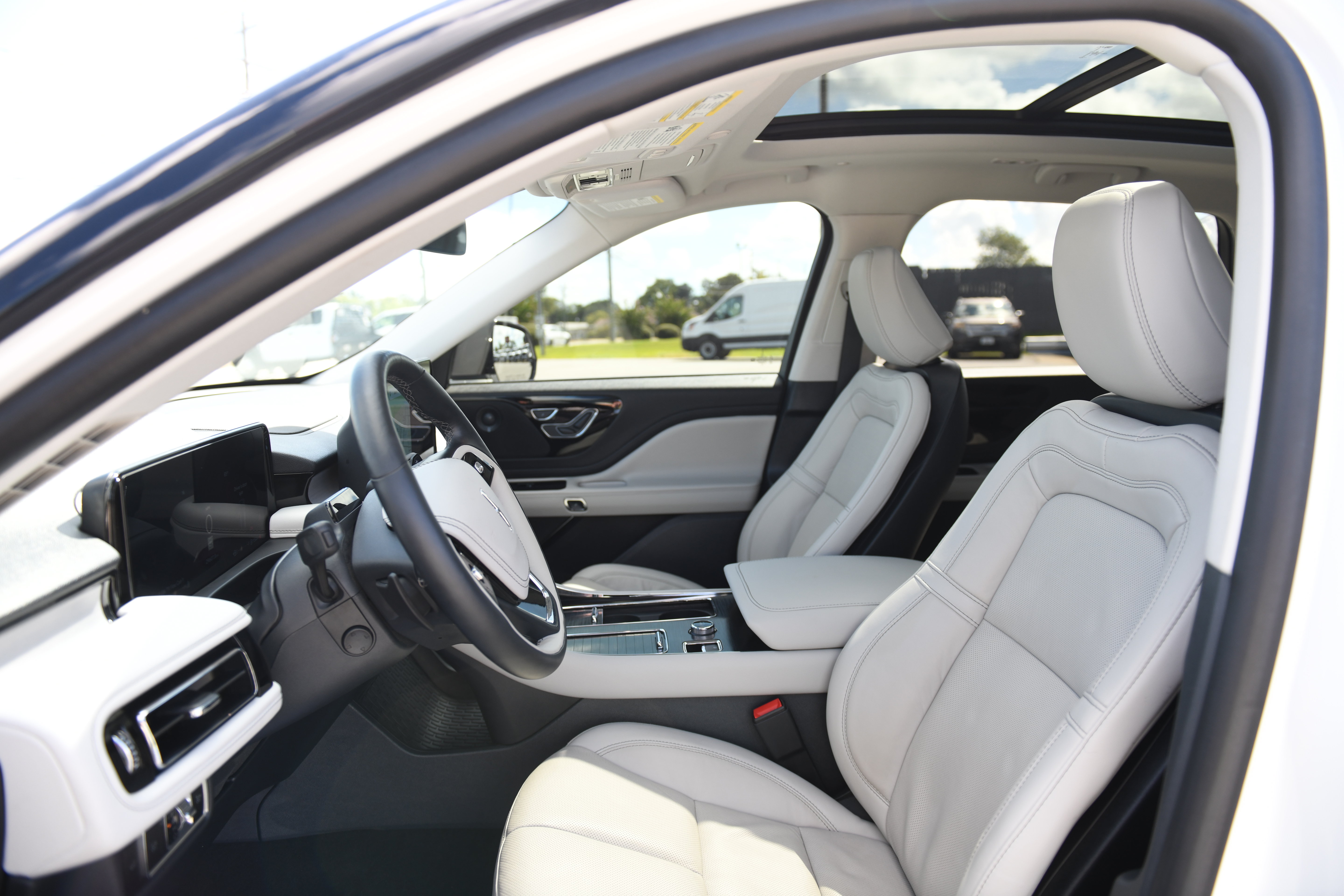 Used 2025 Lincoln Aviator Reserve w/ Jet Appearance Package RWD image 19