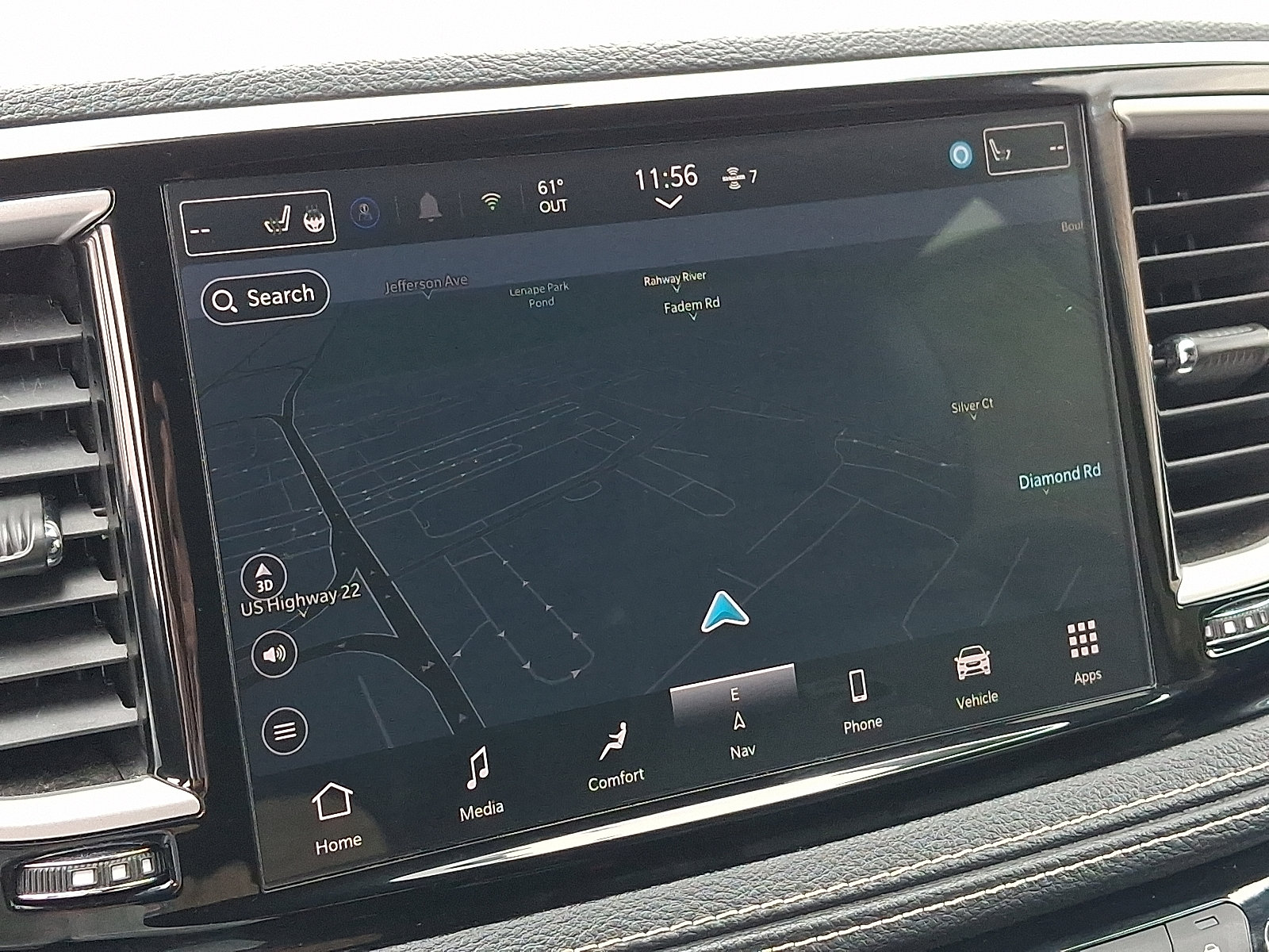 Used 2024 Chrysler Pacifica Limited FWD image 18