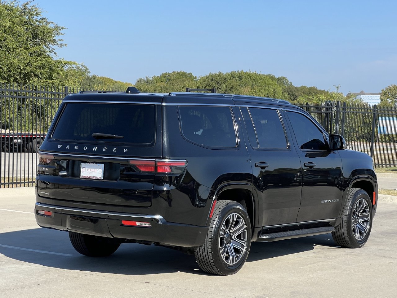 Used 2023 Jeep Wagoneer 4WD w/ Premium Group I image 4