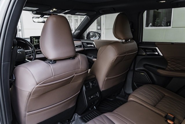 Used 2025 Mitsubishi Outlander SEL image 22