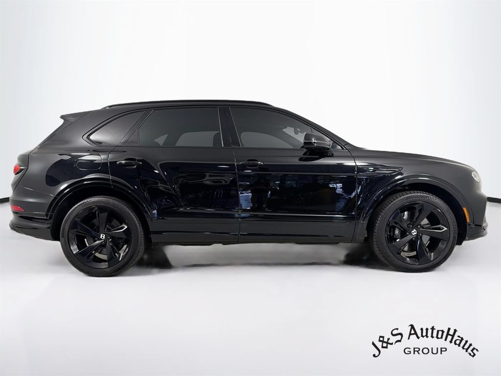 Used 2022 Bentley Bentayga AWD/4WD image 8