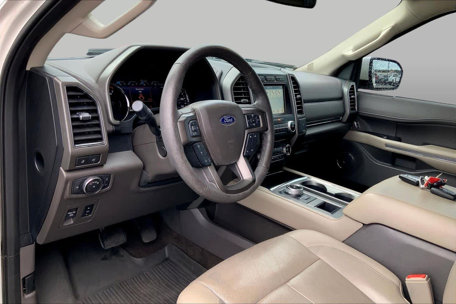 Used 2018 Ford Expedition XLT w/ Equipment Group 202A RWD image 15