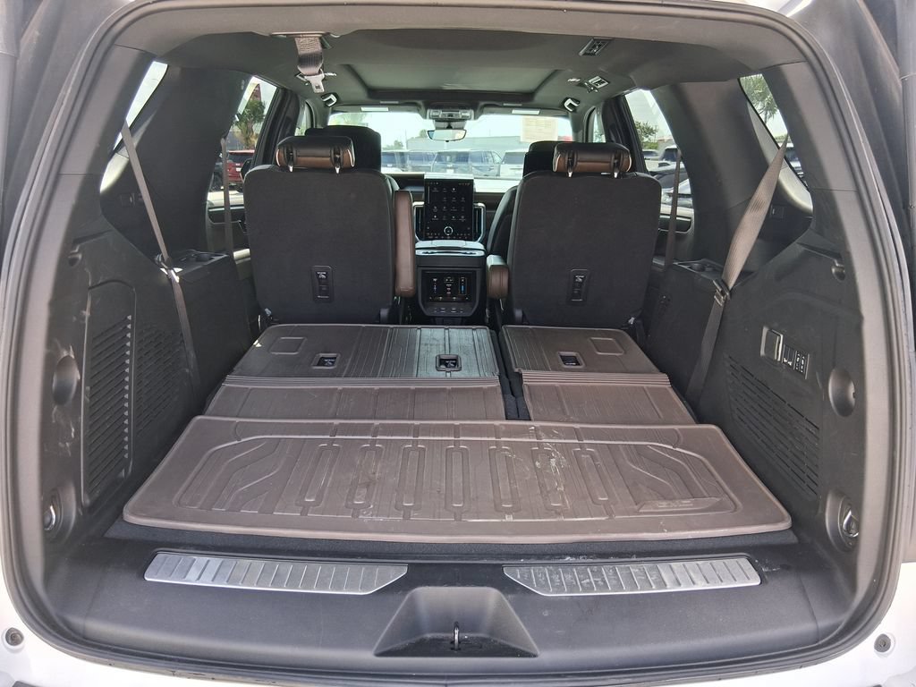Used 2025 GMC Yukon Denali Ultimate w/ LPO, Floor Liner Package AWD/4WD image 6