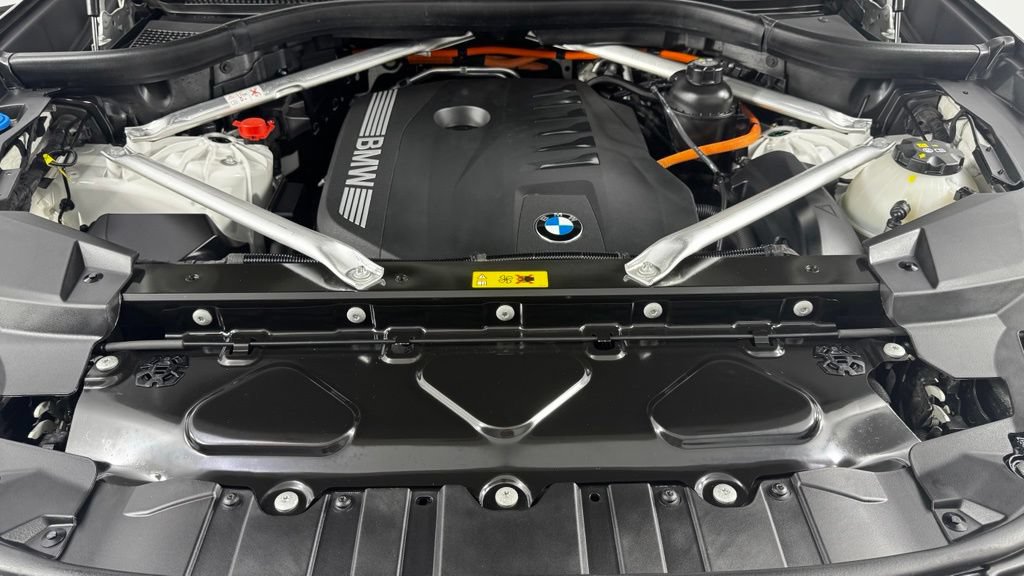 Used 2024 BMW X5 xDrive50e w/ Premium Package AWD/4WD image 9