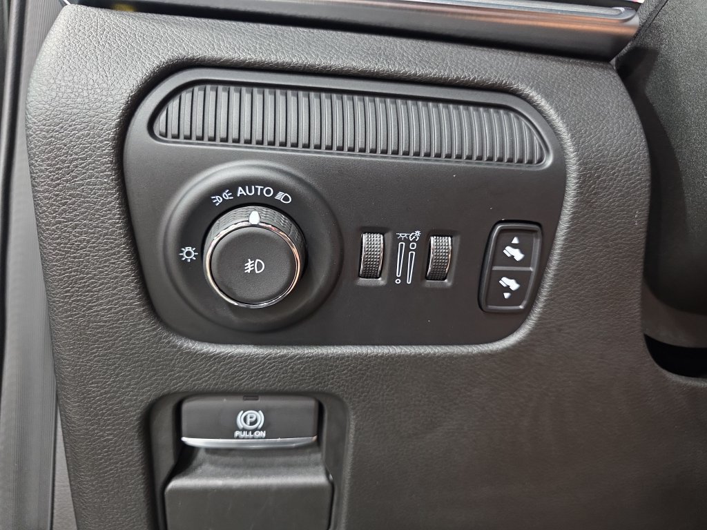Used 2024 Jeep Wagoneer Series II AWD/4WD image 25