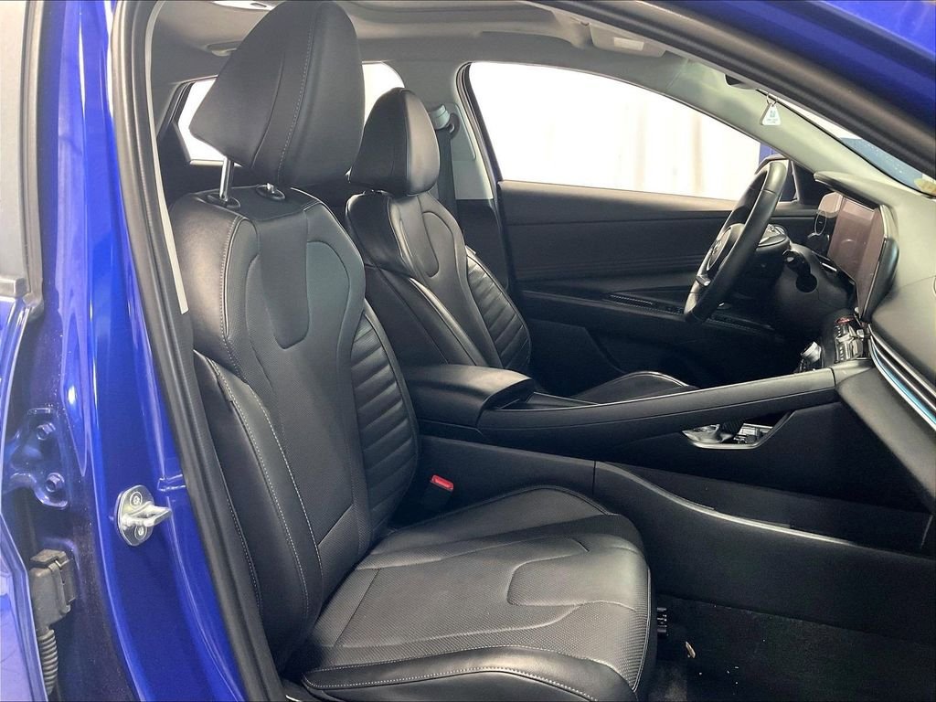 Certified 2023 Hyundai Elantra Limited FWD image 11