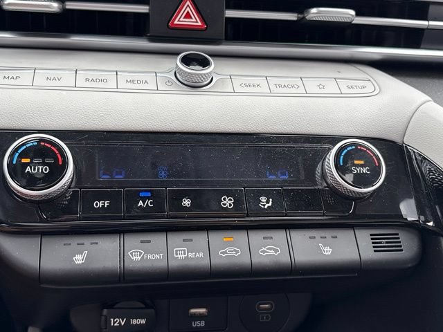 Used 2025 Hyundai Elantra Limited FWD image 17