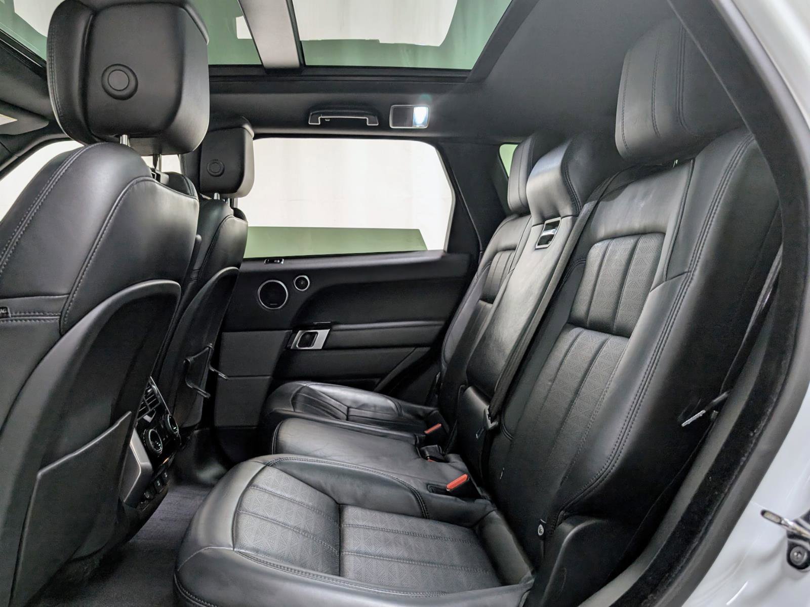 Used 2019 Land Rover Range Rover Sport HSE Dynamic AWD/4WD image 17