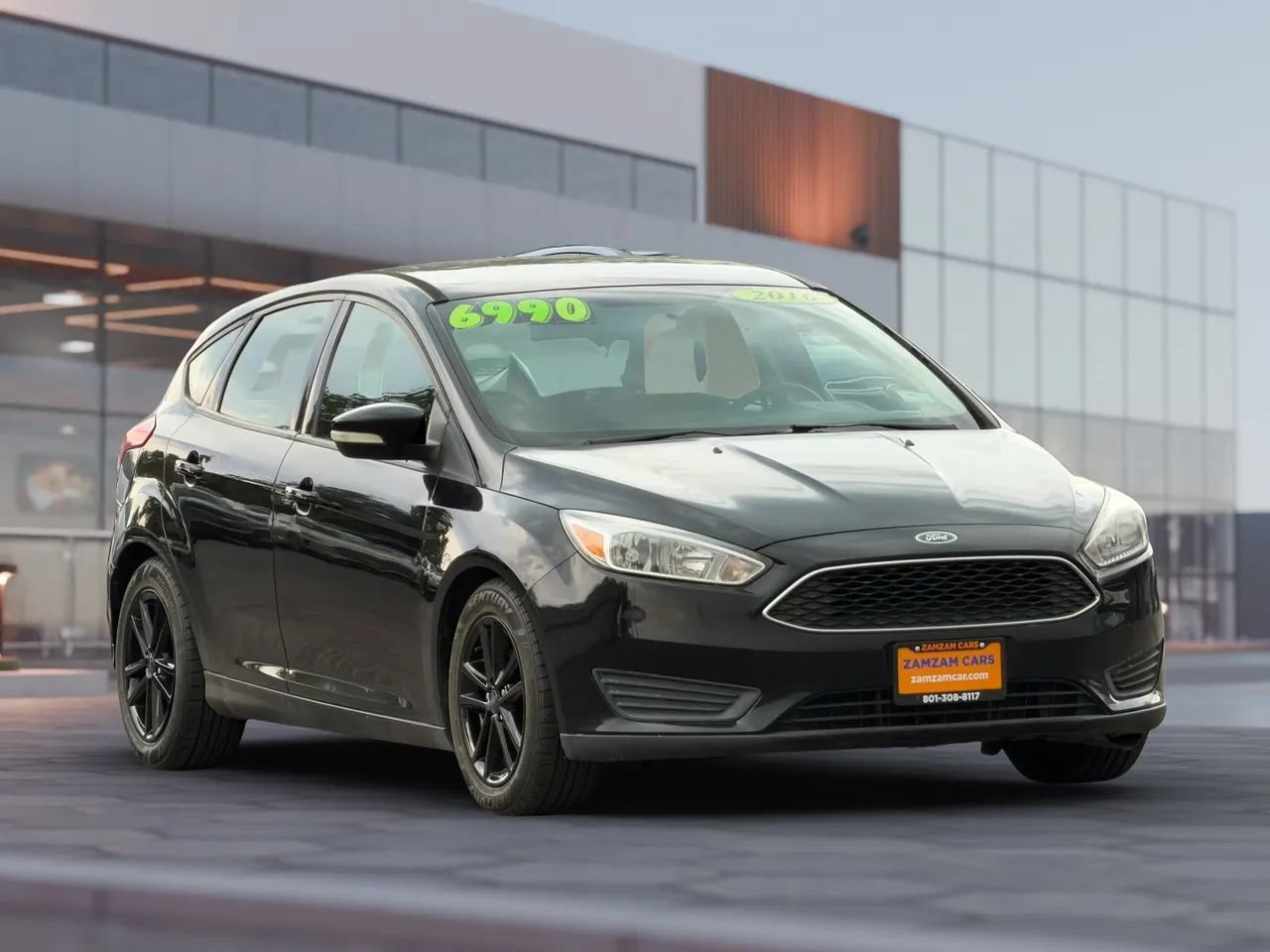 Used 2016 Ford Focus SE w/ SE Cold Weather Package FWD image 1