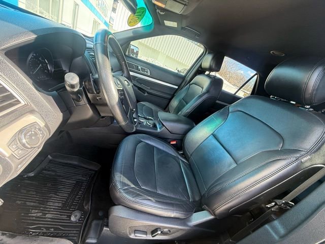Used 2017 Ford Explorer XLT w/ Equipment Group 202A image 13