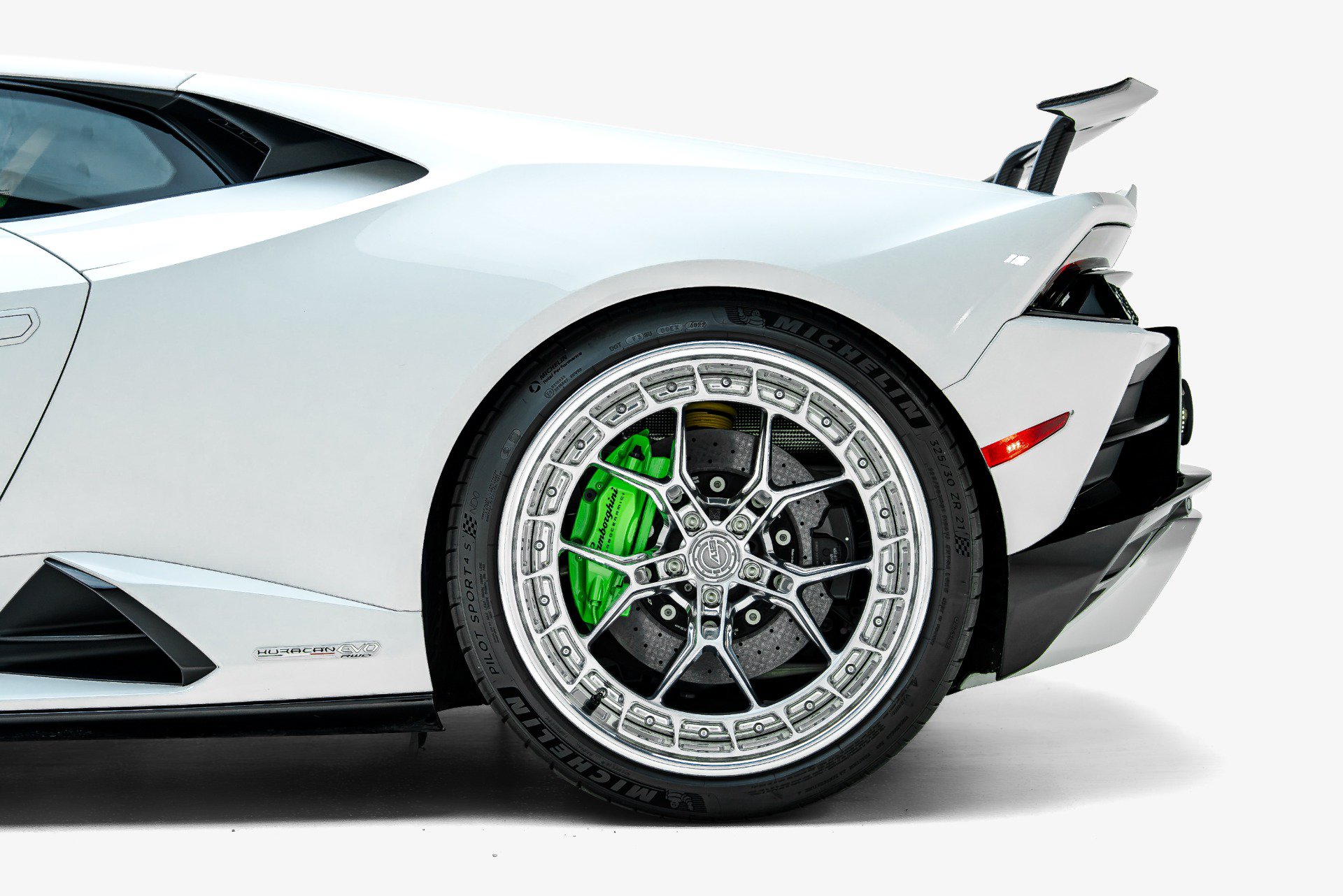 Used 2021 Lamborghini Huracan EVO RWD image 21