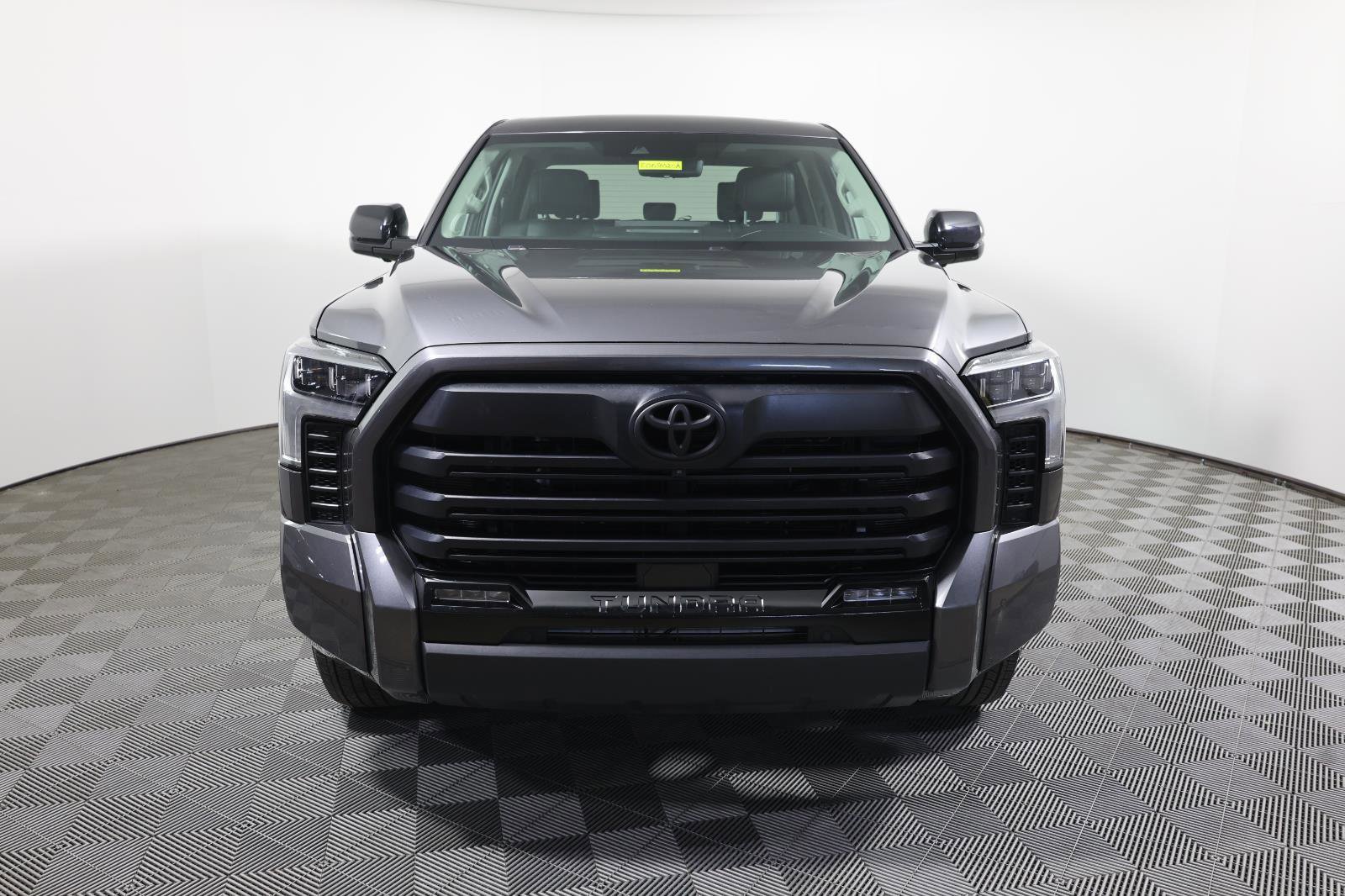 Used 2024 Toyota Tundra Limited image 2