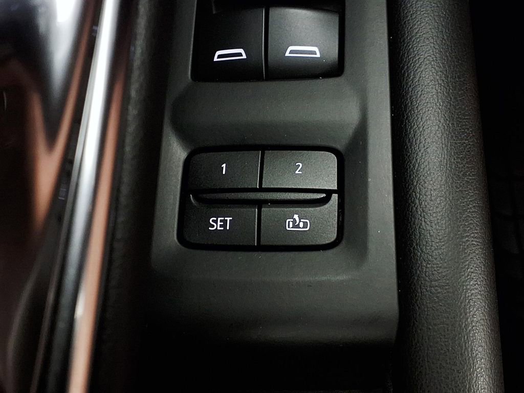 Used 2021 Chevrolet Tahoe LT w/ LT Signature Package image 18