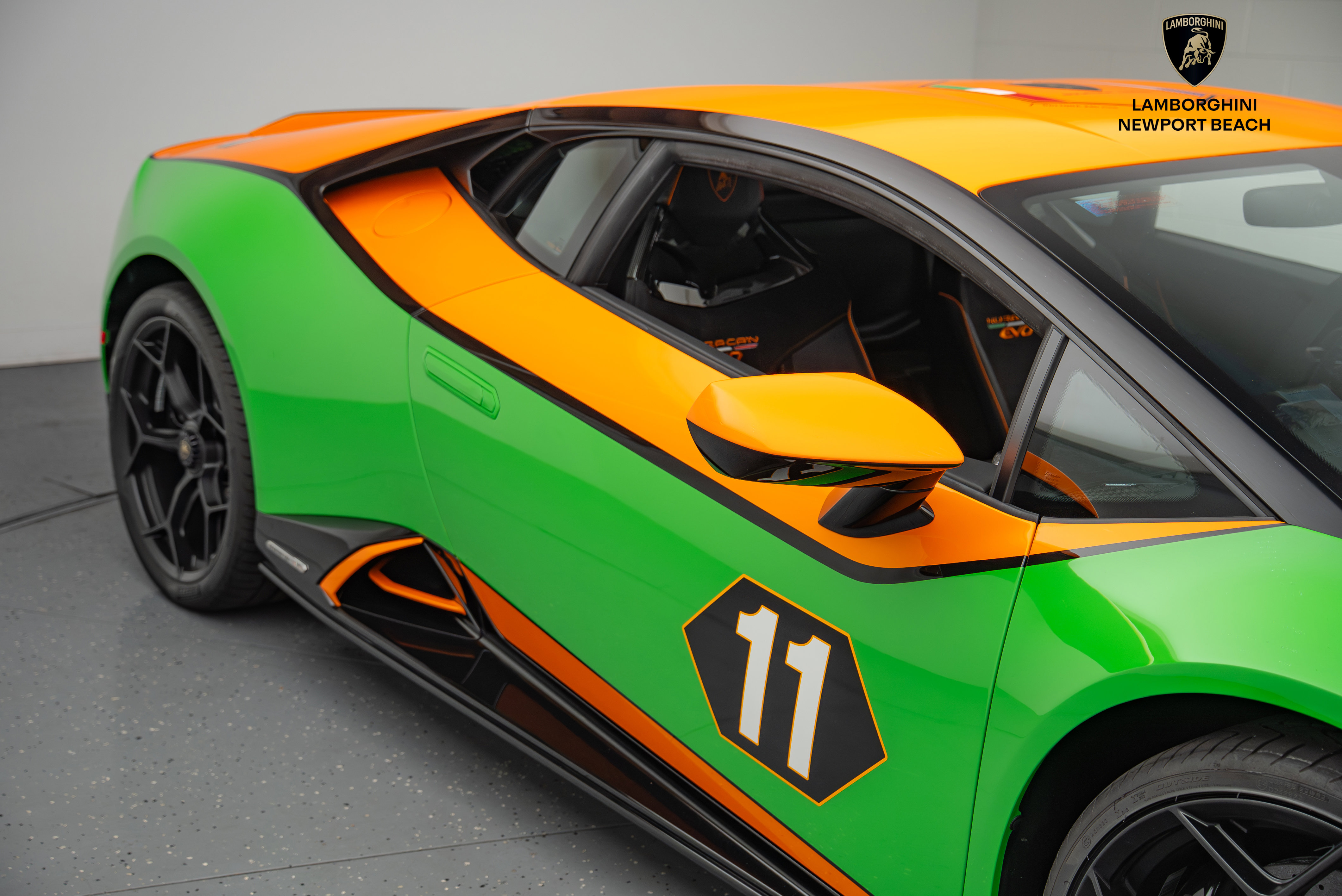 Used 2020 Lamborghini Huracan EVO image 3