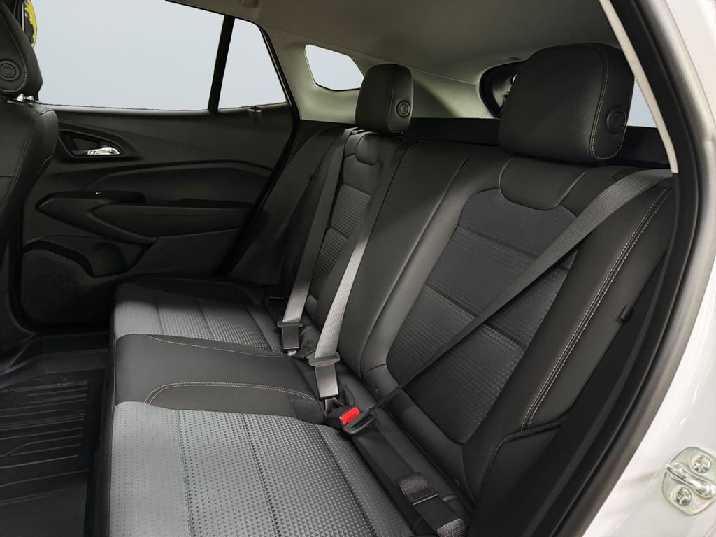 Certified 2025 Chevrolet Trax LT w/ Driver Confidence Package FWD image 18