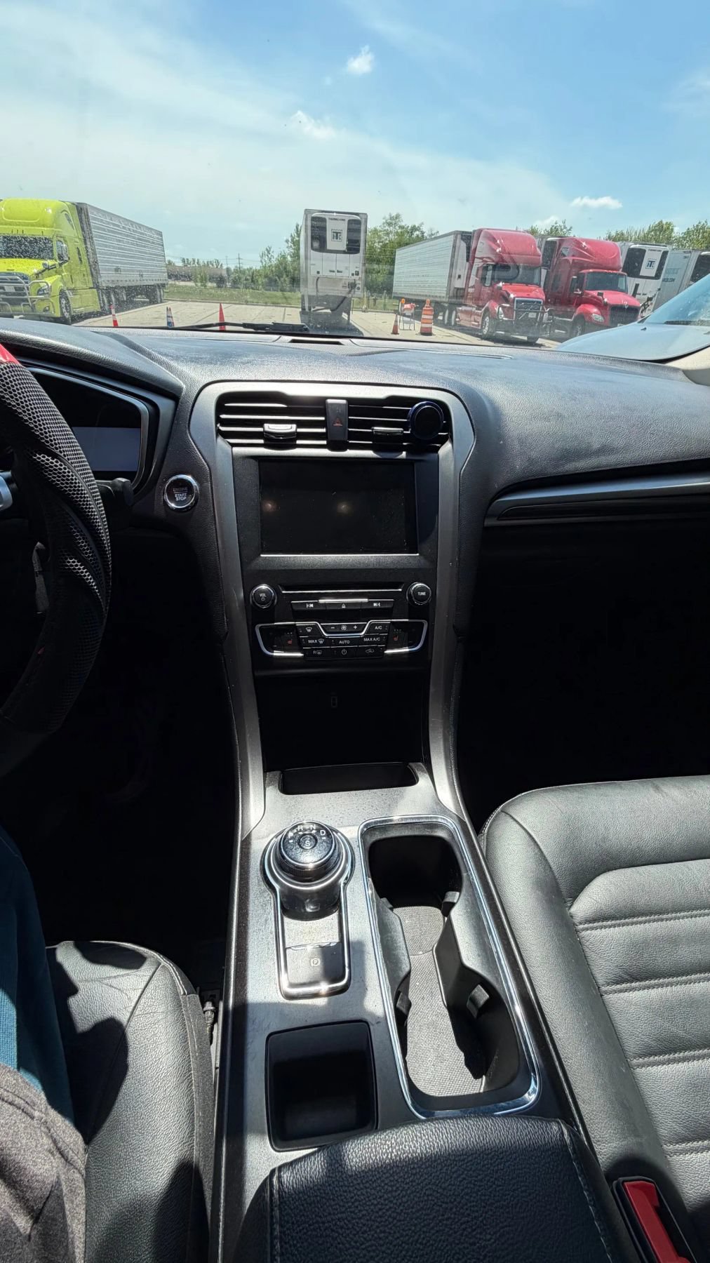 Used 2018 Ford Fusion SE w/ Fusion SE Technology Package FWD image 16