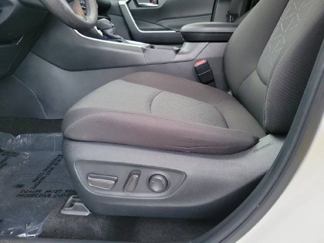 Used 2024 Toyota RAV4 XLE FWD image 11