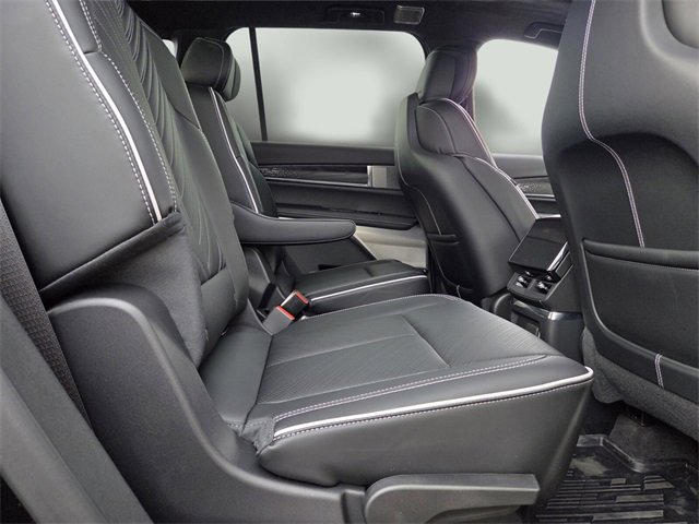 New 2026 Cadillac Vistiq Platinum w/ LPO, Floor Liner Package image 15