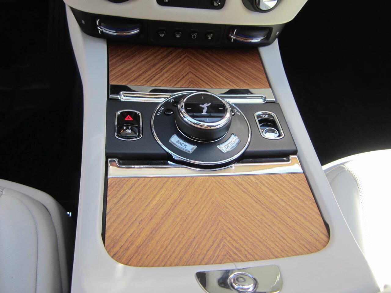 Used 2016 Rolls-Royce Dawn RWD image 46