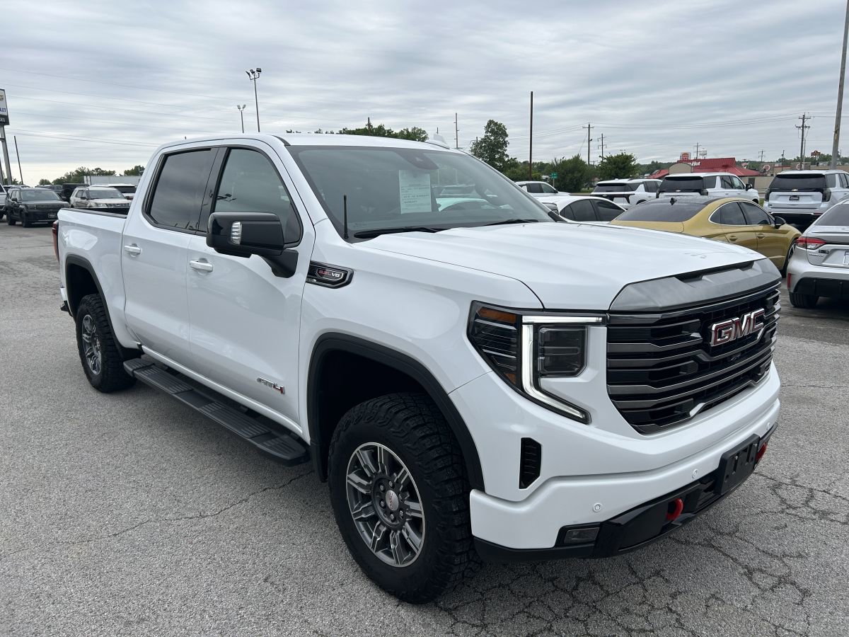 Used 2024 GMC Sierra 1500 AT4 w/ Technology Package AWD/4WD image 2