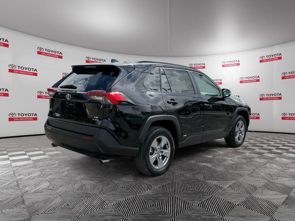 Used 2025 Toyota RAV4 LE AWD/4WD image 5