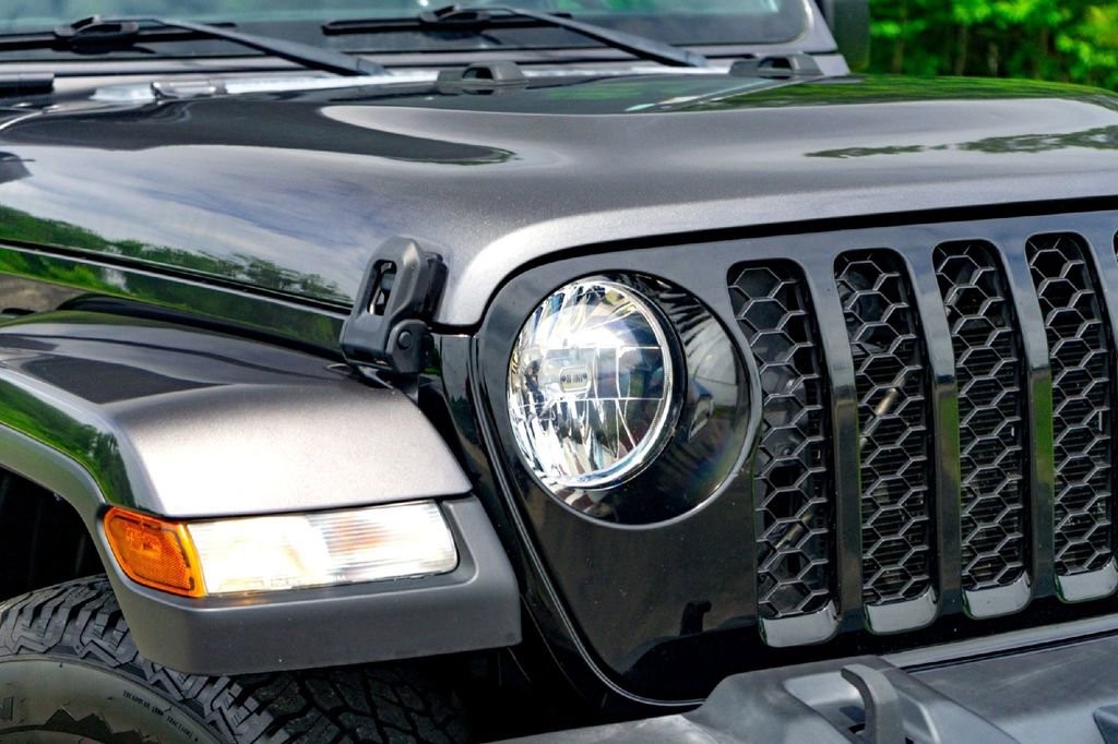 Used 2022 Jeep Gladiator Sport AWD/4WD image 4