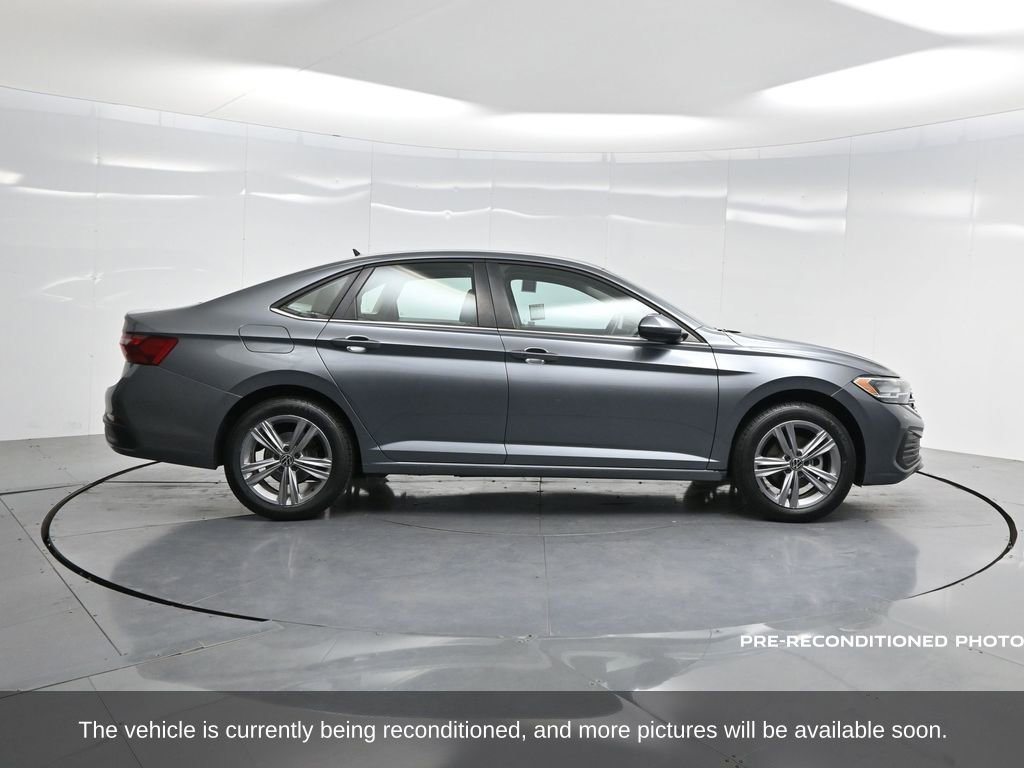 Used 2022 Volkswagen Jetta SE image 39