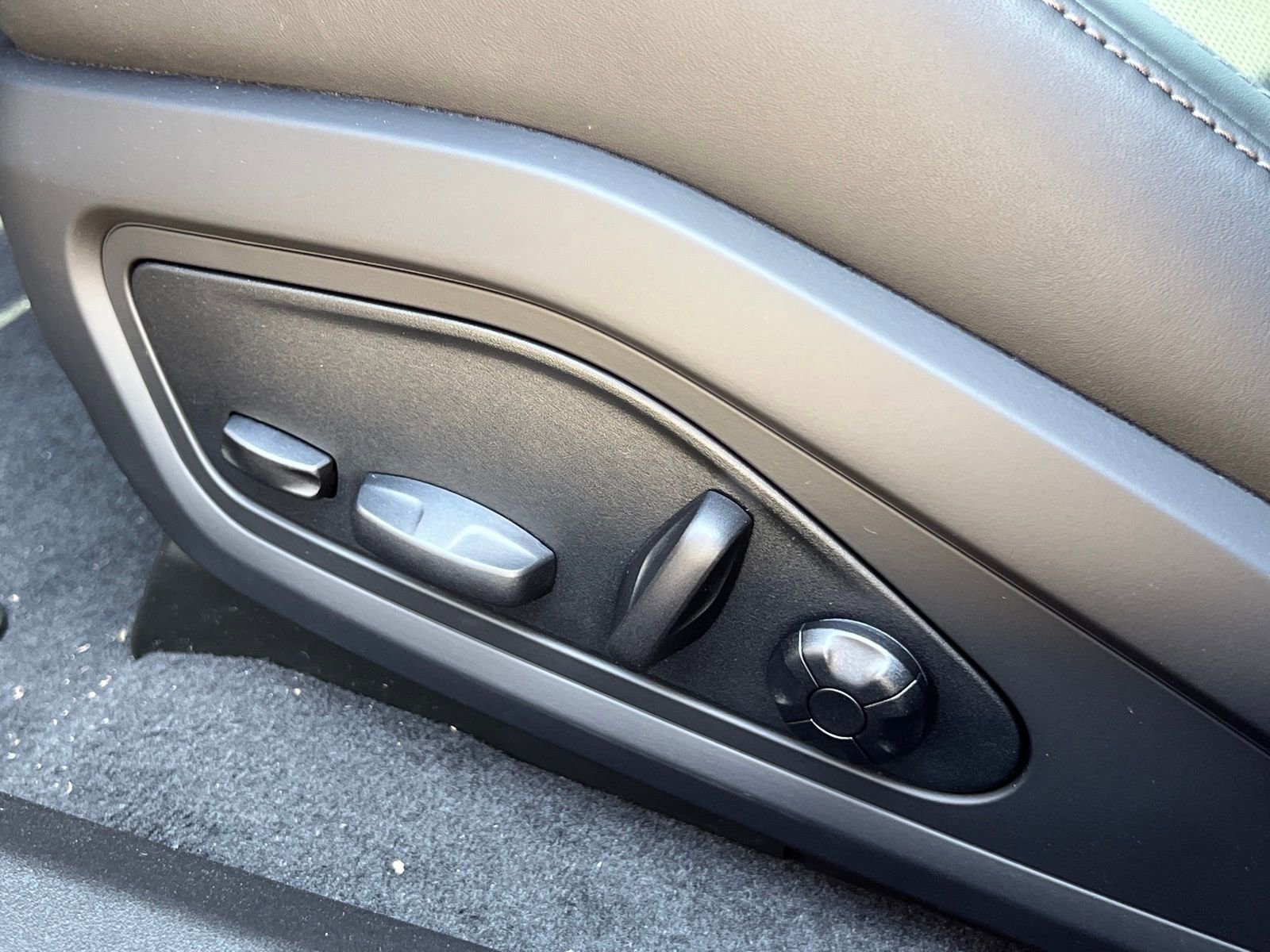 New 2026 Porsche Taycan AWD/4WD image 33