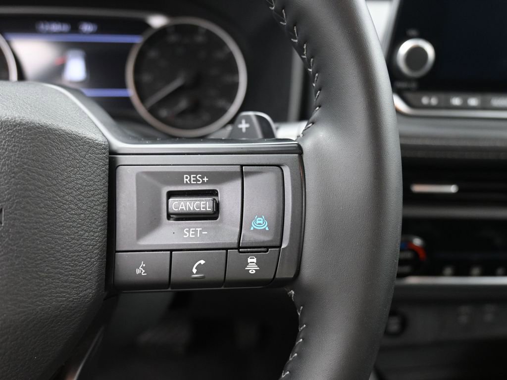 Used 2025 Nissan Rogue SV AWD/4WD image 18