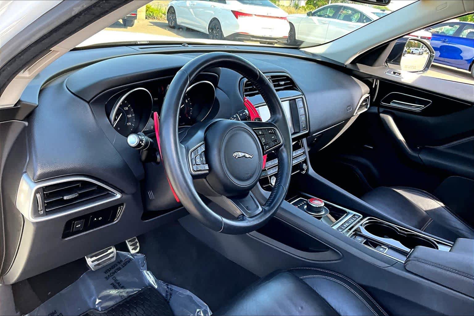 Used 2017 Jaguar F-PACE Prestige AWD/4WD image 17