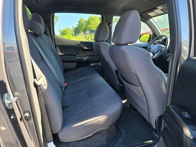 Used 2018 Toyota Tacoma TRD Sport AWD/4WD image 15