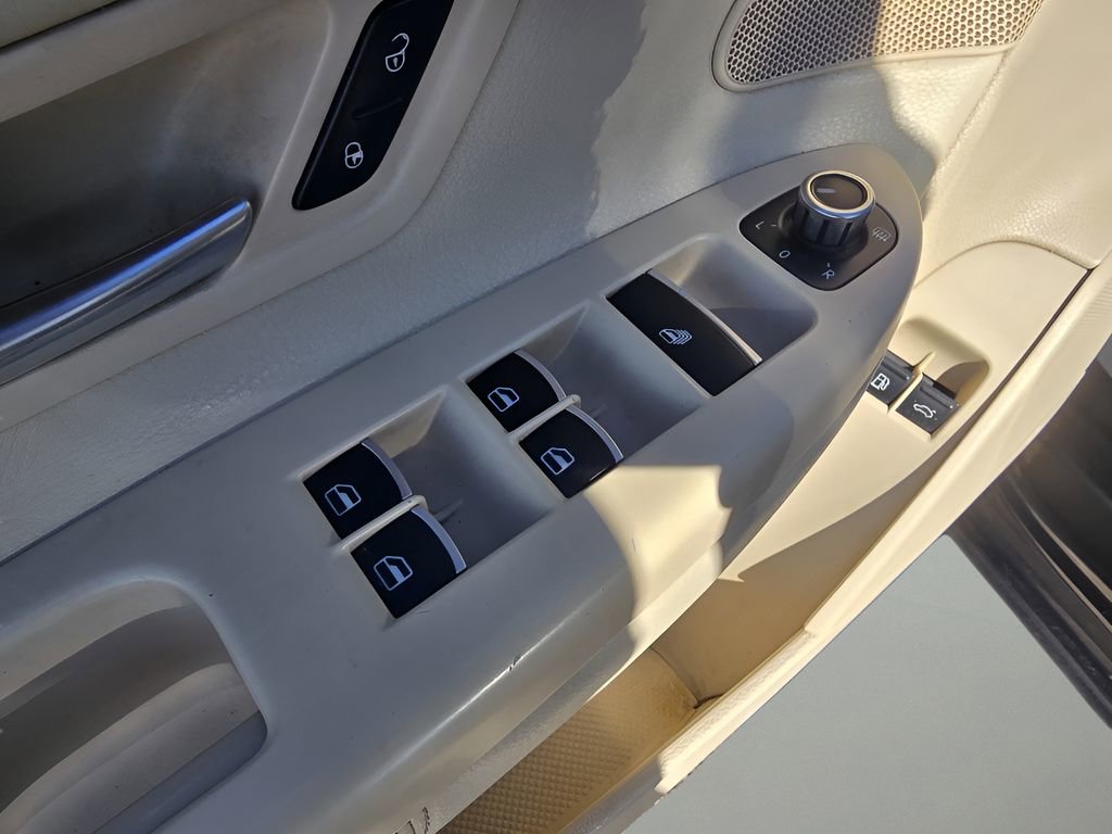 Used 2012 Volkswagen Eos Lux image 25