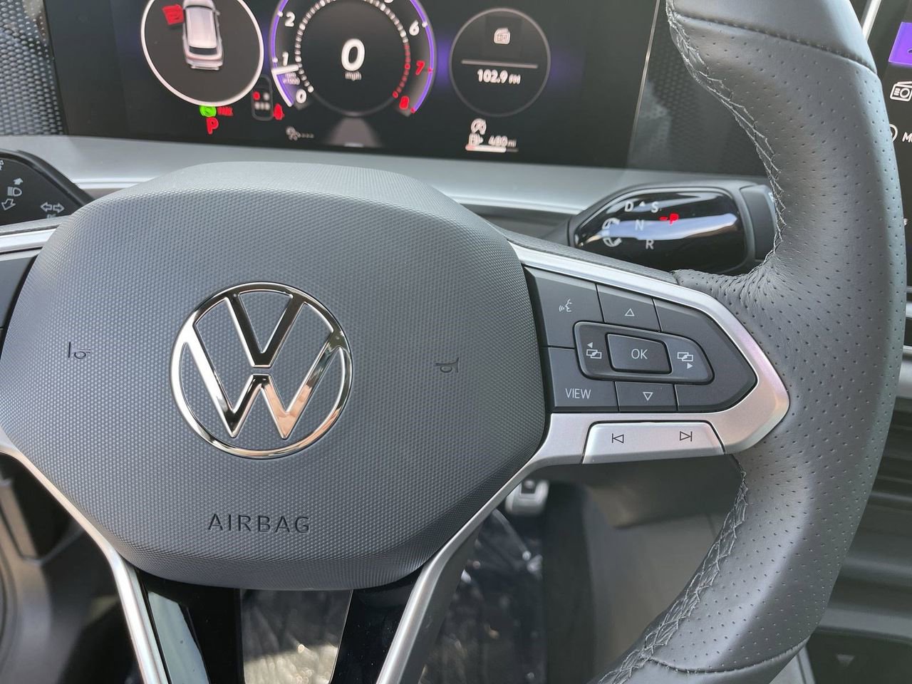 New 2026 Volkswagen Tiguan SE R-Line FWD image 21