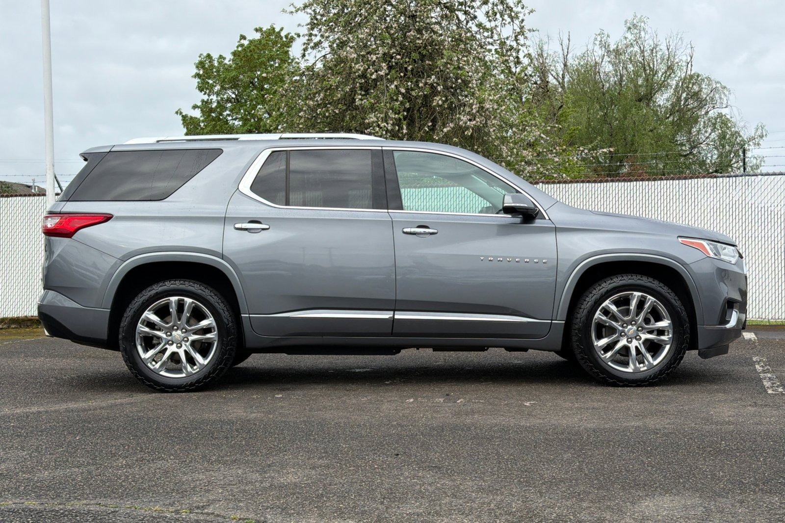 Used 2020 Chevrolet Traverse High Country w/ LPO, Floor Liner Package AWD/4WD image 3