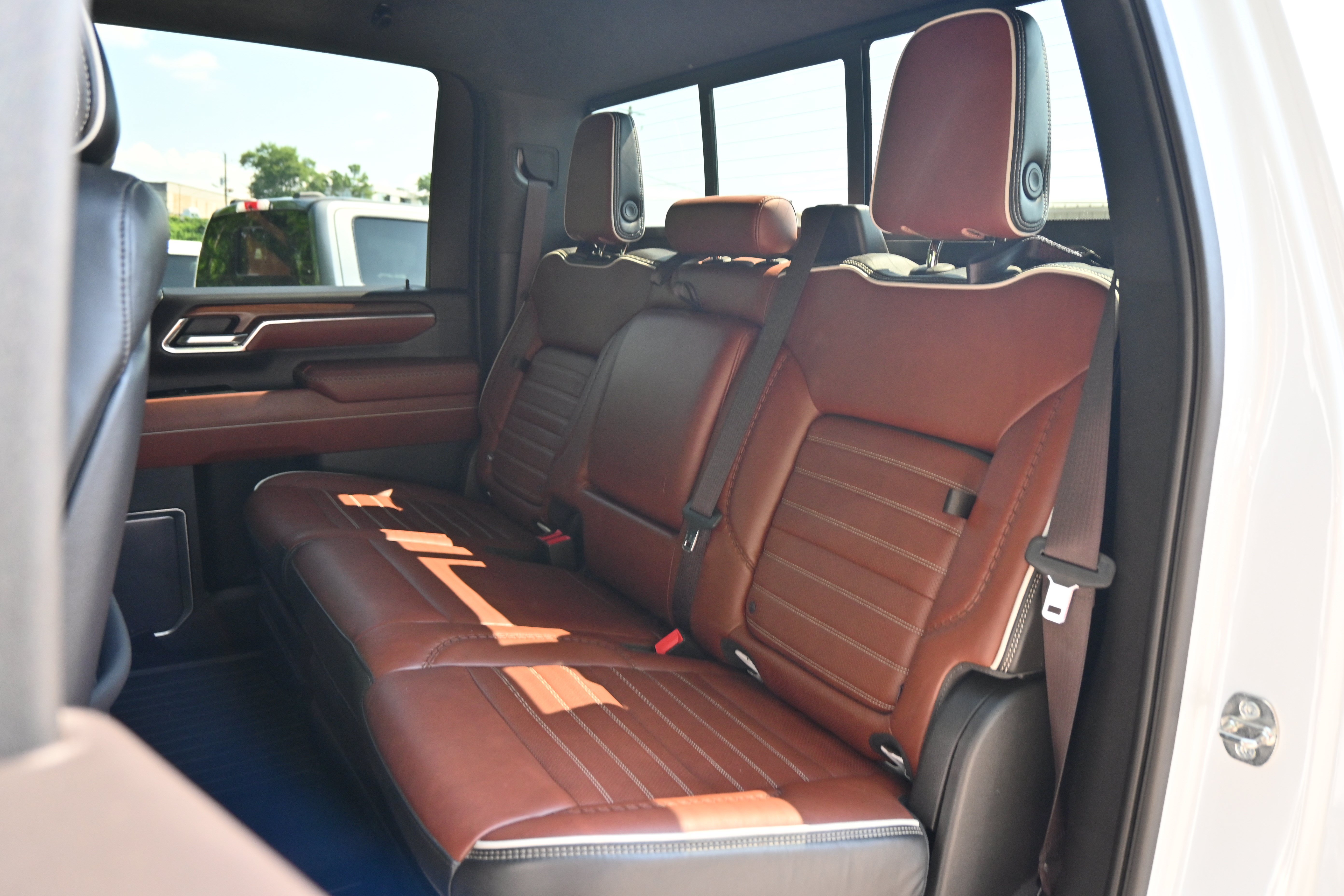 Used 2024 GMC Sierra 3500 Denali Ultimate AWD/4WD image 33