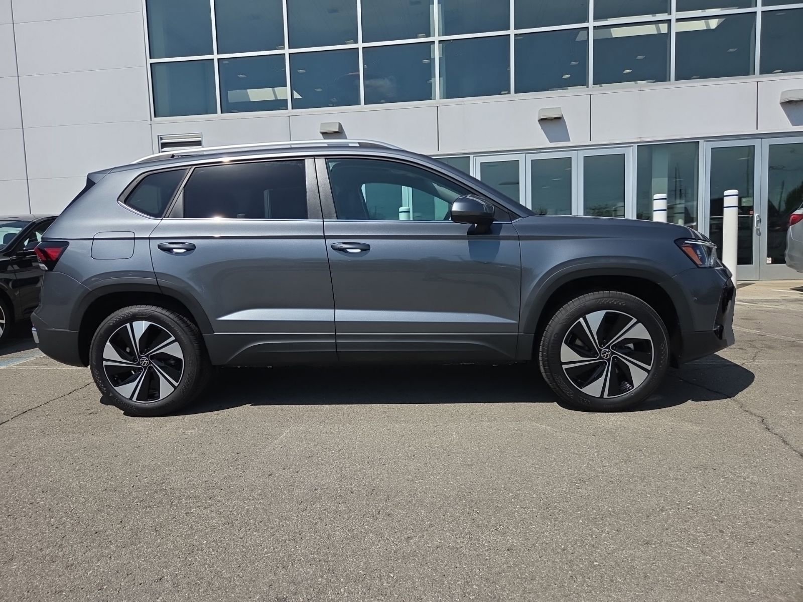 New 2026 Volkswagen Taos SE AWD/4WD image 3