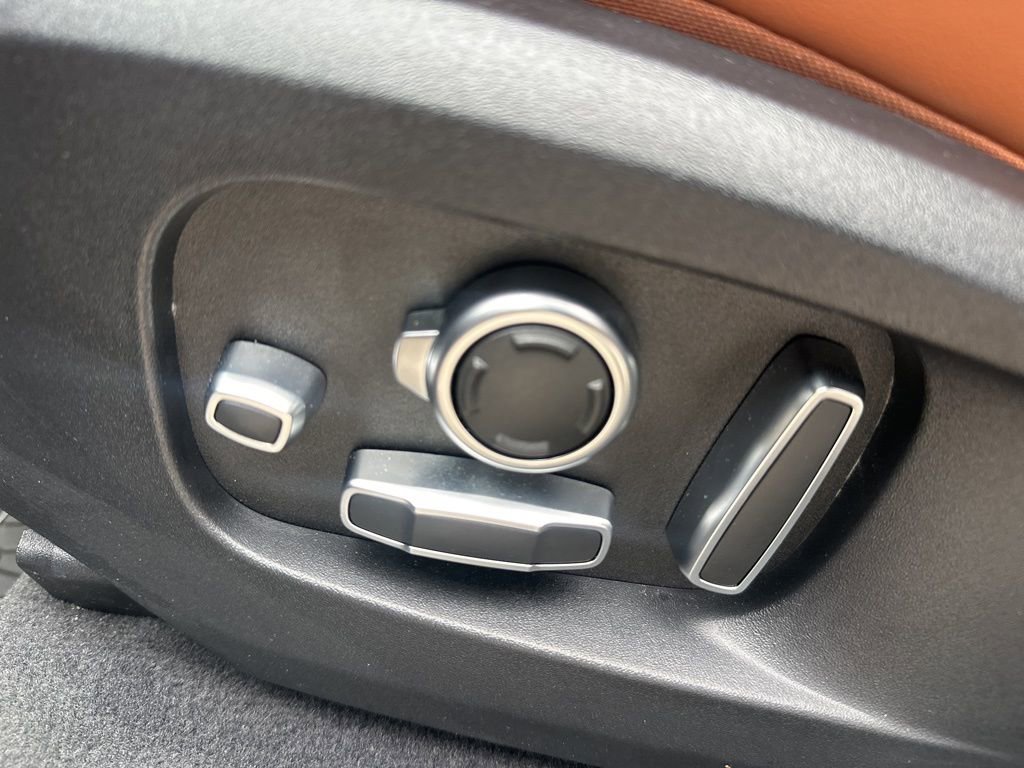 Used 2026 Jaguar F-PACE R-Dynamic S image 21