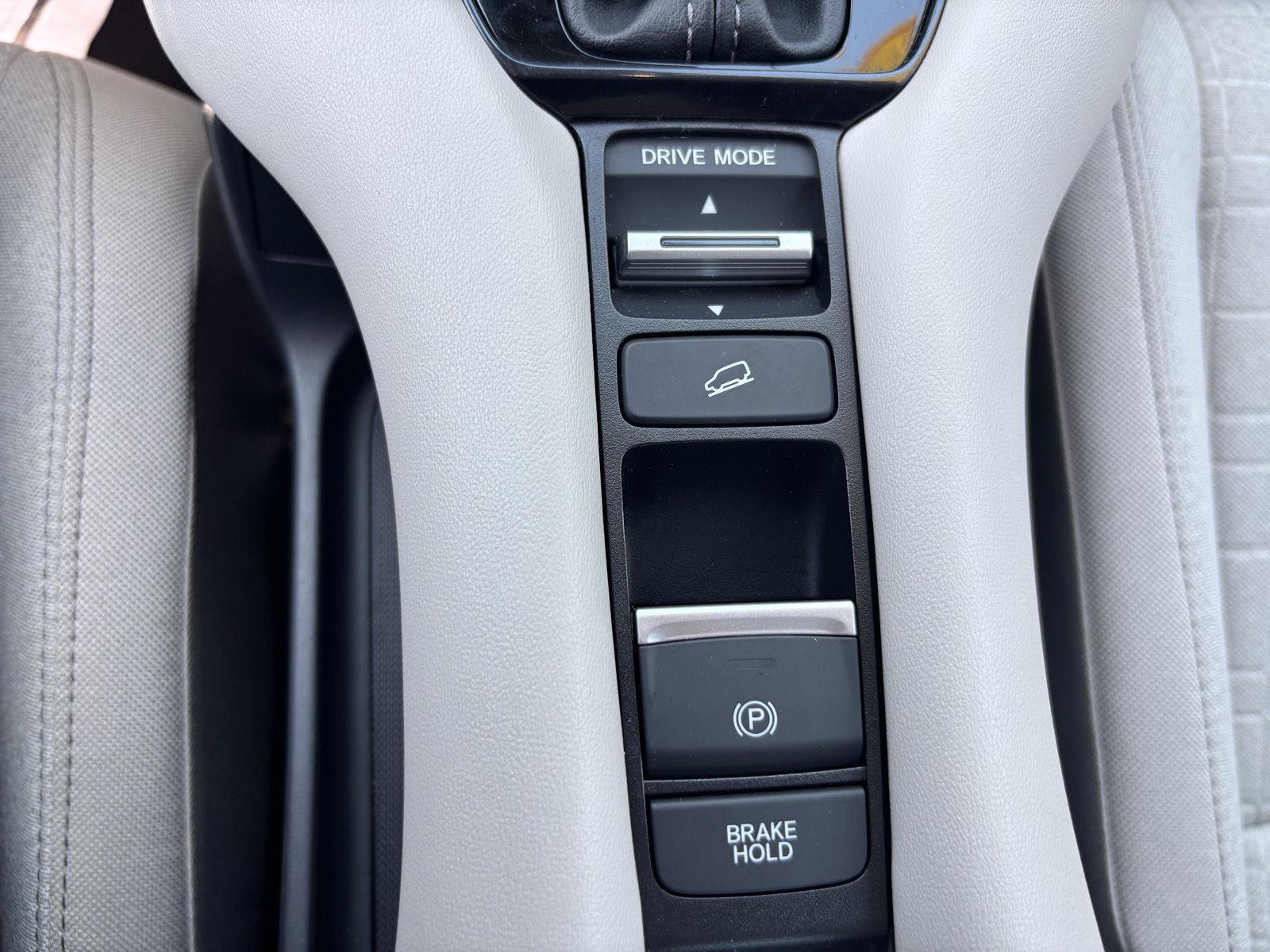 Used 2024 Honda HR-V LX image 25