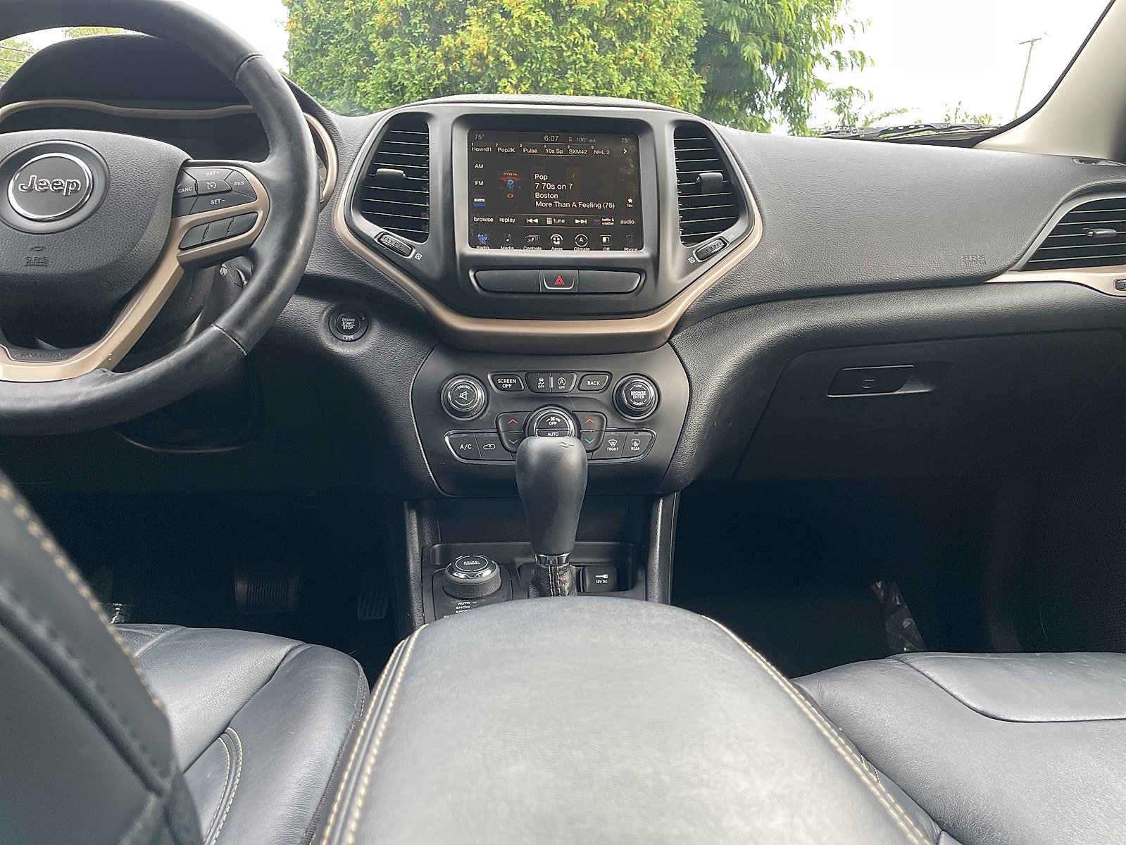 Used 2017 Jeep Cherokee Limited image 35