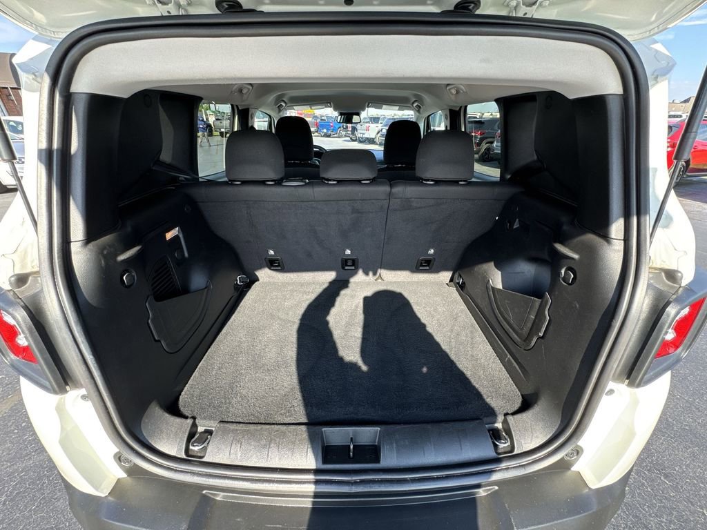 Used 2023 Jeep Renegade Trailhawk image 23