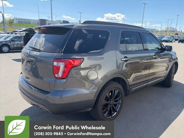 Used 2017 Ford Explorer XLT w/ Equipment Group 202A FWD image 5