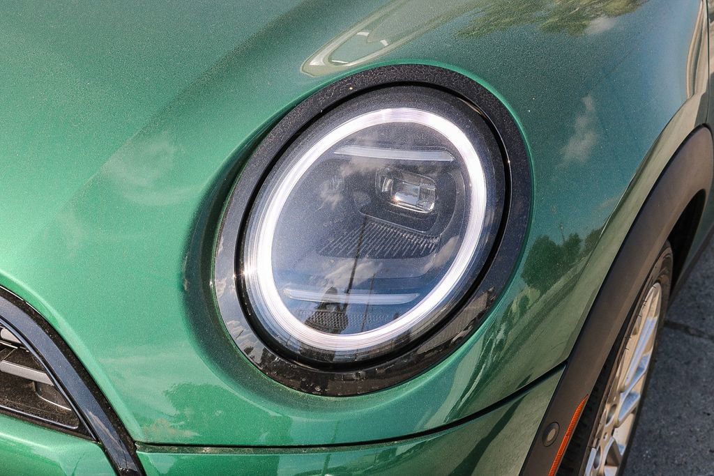 Used 2025 MINI Cooper 2-Door Hardtop image 4