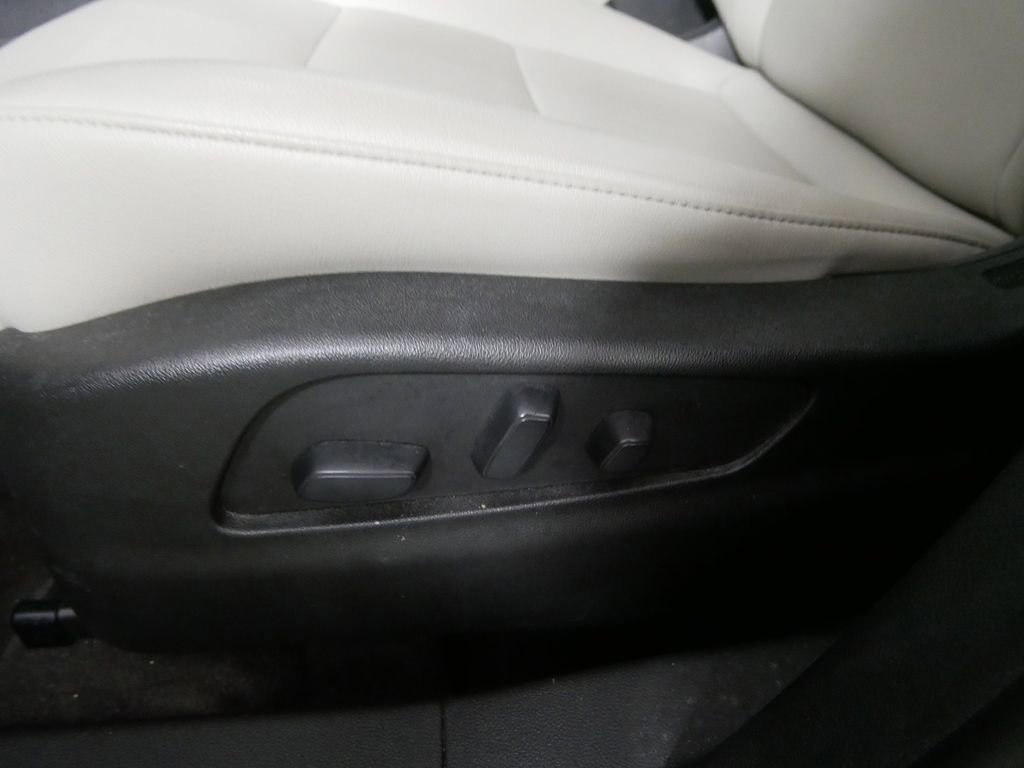 Used 2020 Cadillac XT4 Luxury image 16